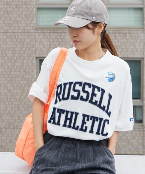 Russell Athletic(ラッセルアスレティック)の「RUSSELL ATHLETIC / ラッセルアスレティック PRO COTTON Jersey Logo T カレッジロゴ ヘビーウェイト 半袖Tシャツ メンズ 秋 秋服 2026年秋冬(Tシャツ/カットソー・メンズ・グレー/ネイビー/ホワイト/アッシュグレー・M/L/XL)」の1枚目の写真