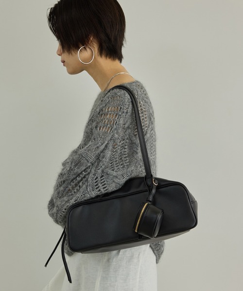 SALON adam et rope'(サロン アダム エ ロペ)の「【WEB限定】チャーム付きスプリットレザーミドルバッグ(ハンドバッグ・レディース・ブラック・FREE)」の13枚目の写真