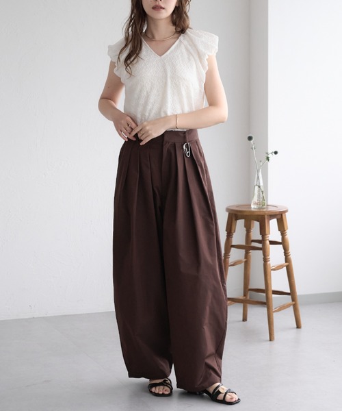 raffime(ラフィミー)の「【Raffime】タックデザインバレルレッグパンツ(その他パンツ・レディース・ベージュ/オフホワイト/ダークブラウン・MEDIUM/SMALL/LARGE)」の8枚目の写真