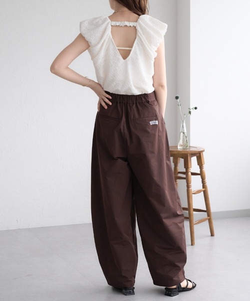 raffime(ラフィミー)の「【Raffime】タックデザインバレルレッグパンツ(その他パンツ・レディース・ベージュ/オフホワイト/ダークブラウン・MEDIUM/SMALL/LARGE)」の10枚目の写真