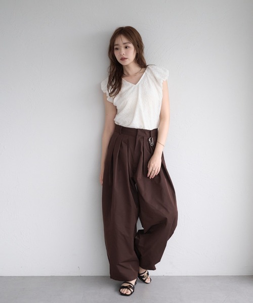 raffime(ラフィミー)の「【Raffime】タックデザインバレルレッグパンツ(その他パンツ・レディース・ベージュ/オフホワイト/ダークブラウン・MEDIUM/SMALL/LARGE)」の12枚目の写真