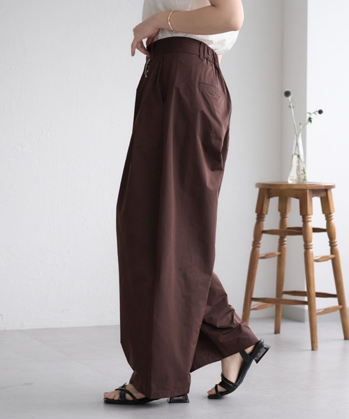 raffime(ラフィミー)の「【Raffime】タックデザインバレルレッグパンツ(その他パンツ・レディース・ベージュ/オフホワイト/ダークブラウン・MEDIUM/SMALL/LARGE)」の5枚目の写真