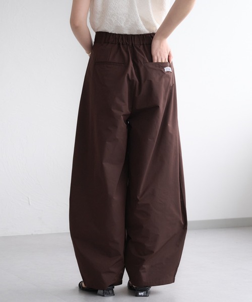 raffime(ラフィミー)の「【Raffime】タックデザインバレルレッグパンツ(その他パンツ・レディース・ベージュ/オフホワイト/ダークブラウン・MEDIUM/SMALL/LARGE)」の6枚目の写真