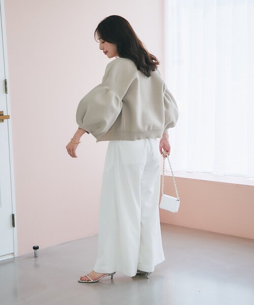 La boutique BonBon（ラブティックボンボン）の「【再販・WEB限定】お袖ぽわんパールニットカーディガン（カーディガン/ボレロ・レディース・ネイビー/グレイッシュベージュ/ホワイト・FREE）」の5枚目の写真
