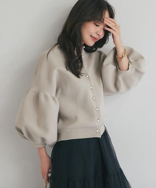 La boutique BonBon（ラブティックボンボン）の「【再販・WEB限定】お袖ぽわんパールニットカーディガン（カーディガン/ボレロ・レディース・ネイビー/グレイッシュベージュ/ホワイト・FREE）」の8枚目の写真