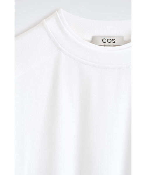 COS(コス)の「オーバーサイズ インターロック コットンTシャツ(Tシャツ/カットソー・メンズ・ホワイト系・L/XL/XS/S/M)」の7枚目の写真