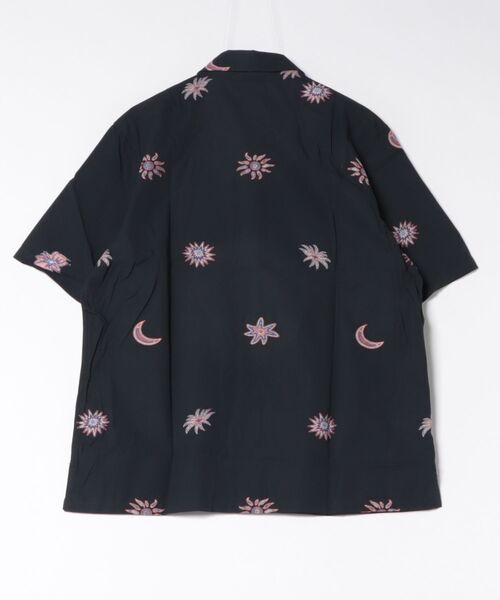 Desigual(デシグアル)の「コズミック モチーフ刺繍 オープンカラー シャツ(シャツ/ブラウス・メンズ・マルチ・S/L/M)」の6枚目の写真