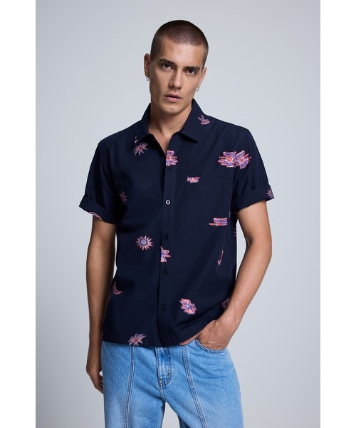 Desigual(デシグアル)の「コズミック モチーフ刺繍 オープンカラー シャツ(シャツ/ブラウス・メンズ・マルチ・S/L/M)」の3枚目の写真