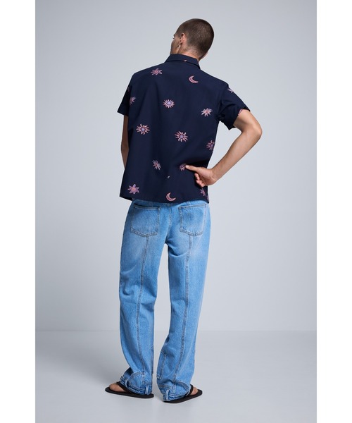 Desigual(デシグアル)の「コズミック モチーフ刺繍 オープンカラー シャツ(シャツ/ブラウス・メンズ・マルチ・S/L/M)」の4枚目の写真