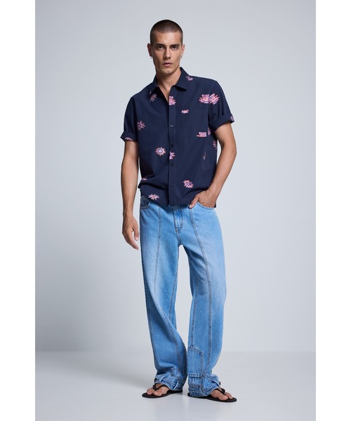 Desigual(デシグアル)の「コズミック モチーフ刺繍 オープンカラー シャツ(シャツ/ブラウス・メンズ・マルチ・S/L/M)」の5枚目の写真