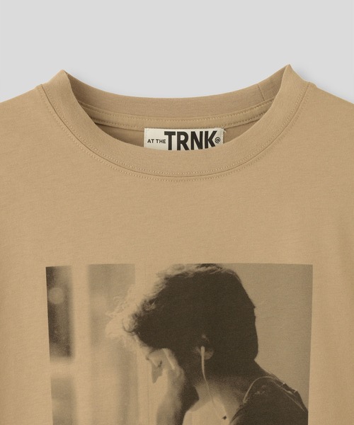 AT THE TRNK(アットザトランク)の「女性プリント フォト Tシャツ AT THE TRNK(Tシャツ/カットソー・レディース・ホワイト/チャコール/ベージュ・フリー)」の22枚目の写真