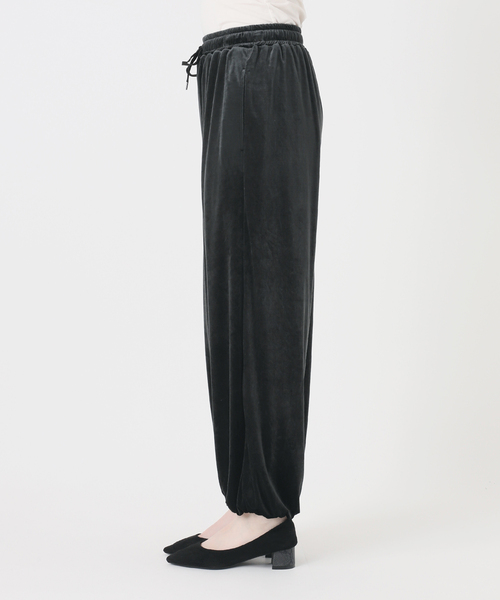 IENA LA BOUCLE(イエナラブークル)の「IENA LA BOUCLEトリアセベロアイージーパンツ(その他パンツ・レディース・ブラック/ピンク・36/38)」の4枚目の写真