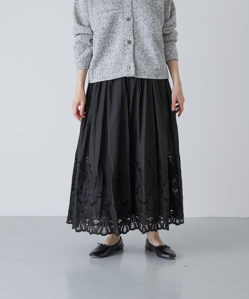 かぐれ(カグレ)の「スカラップ刺繍タックスカート(スカート・レディース・ブラック/オフホワイト・FREE)」の16枚目の写真