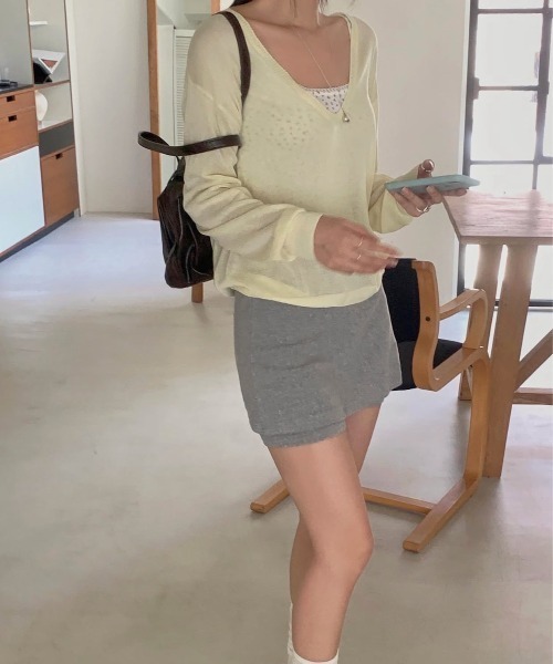 FLINEA(フリネア)の「Vネック長袖薄手Tシャツ(Tシャツ/カットソー・レディース・ブルー/イエロー/ピンク/グレー・FREE)」の18枚目の写真
