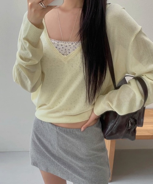 FLINEA(フリネア)の「Vネック長袖薄手Tシャツ(Tシャツ/カットソー・レディース・ブルー/イエロー/ピンク/グレー・FREE)」の15枚目の写真