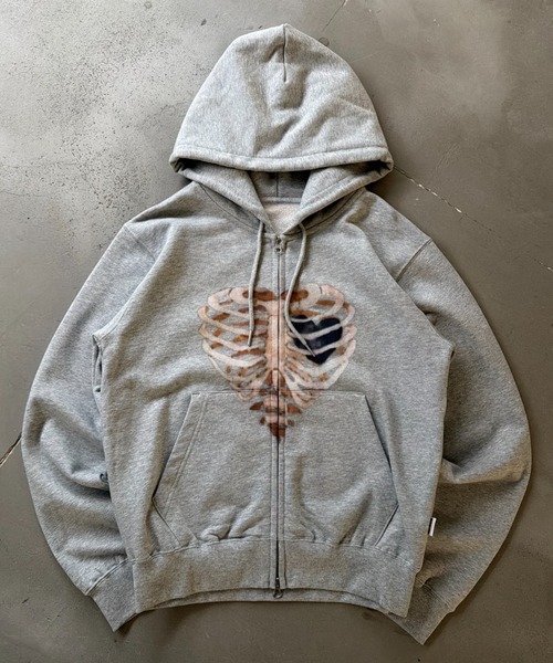 WISH FOR EVER(ウィッシュフォーエバー)の「SPECIAL BORN HEART ZIP HOODIE/スペシャルボーンハートジップフーディ(パーカー・メンズ・ブラック×レッド/グレー/エメラルド/パープル/ブラウン/ネイビー系/ブラック×ブルー/ネイビー系1・SMALL/MEDIUM/LARGE)」の3枚目の写真