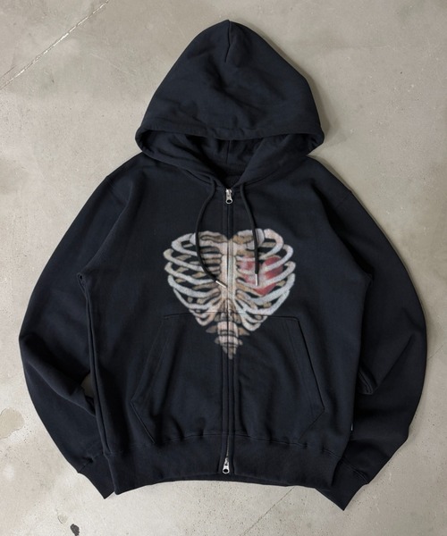 WISH FOR EVER(ウィッシュフォーエバー)の「SPECIAL BORN HEART ZIP HOODIE/スペシャルボーンハートジップフーディ(パーカー・メンズ・ブラック×レッド/グレー/エメラルド/パープル/ブラウン/ネイビー系/ブラック×ブルー/ネイビー系1・SMALL/MEDIUM/LARGE)」の1枚目の写真