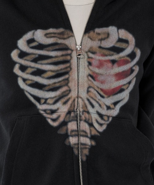 WISH FOR EVER(ウィッシュフォーエバー)の「SPECIAL BORN HEART ZIP HOODIE/スペシャルボーンハートジップフーディ(パーカー・メンズ・ブラック×レッド/グレー/エメラルド/パープル/ブラウン/ネイビー系/ブラック×ブルー/ネイビー系1・SMALL/MEDIUM/LARGE)」の9枚目の写真