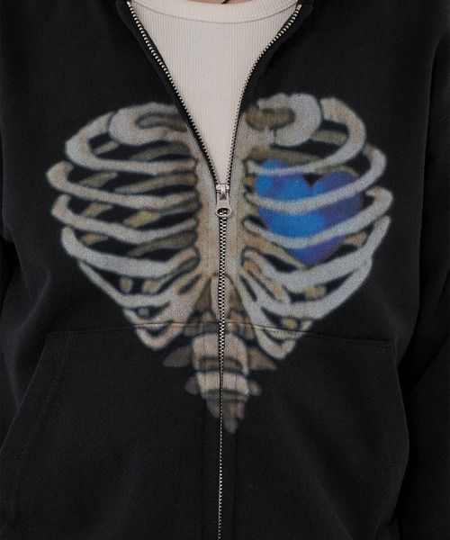 WISH FOR EVER(ウィッシュフォーエバー)の「SPECIAL BORN HEART ZIP HOODIE/スペシャルボーンハートジップフーディ(パーカー・メンズ・ブラック×レッド/グレー/エメラルド/パープル/ブラウン/ネイビー系/ブラック×ブルー/ネイビー系1・SMALL/MEDIUM/LARGE)」の10枚目の写真