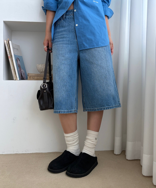 PLAC WOMEN（プレイス・ウィメン）の「ワイドバミューダデニムパンツブルー（デニムパンツ・レディース・ブルー・SMALL/MEDIUM/LARGE）」の2枚目の写真