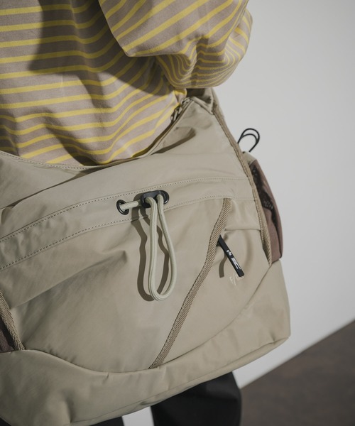 THE GOODLAND MARKET(ザグッドランドマーケット)の「F/CE. TWILL 2 WAY SHOULDER TOTE(ショルダーバッグ・メンズ・ベージュ/ブラック・FREE)」の5枚目の写真