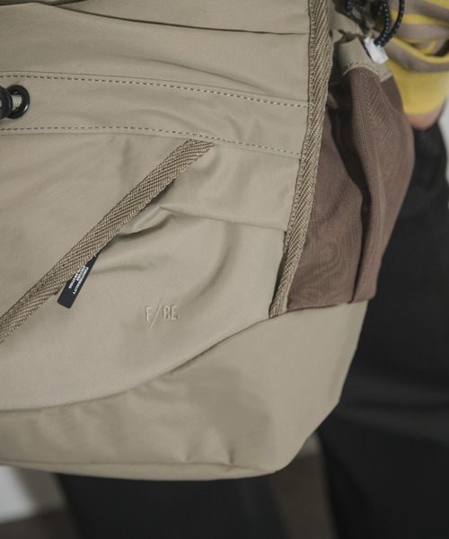 THE GOODLAND MARKET(ザグッドランドマーケット)の「F/CE. TWILL 2 WAY SHOULDER TOTE(ショルダーバッグ・メンズ・ベージュ/ブラック・FREE)」の6枚目の写真