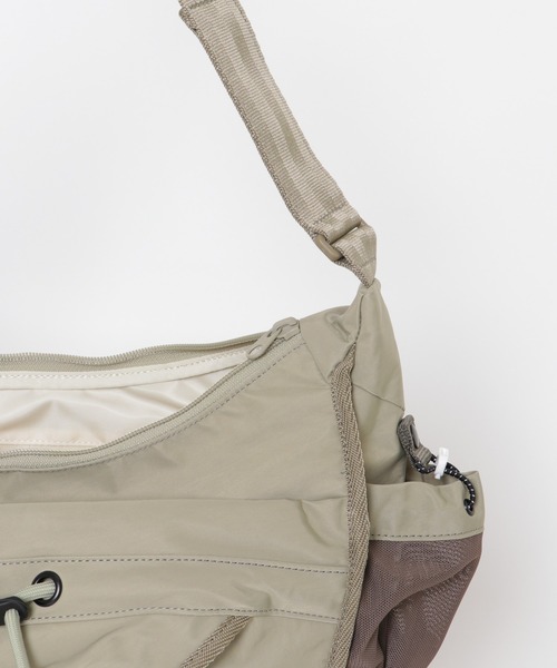 THE GOODLAND MARKET(ザグッドランドマーケット)の「F/CE. TWILL 2 WAY SHOULDER TOTE(ショルダーバッグ・メンズ・ベージュ/ブラック・FREE)」の8枚目の写真