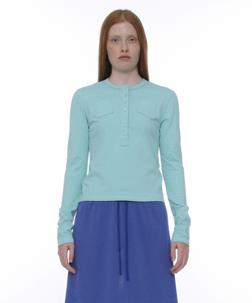 PARTIMENTO WOMEN(パルティメントウィメン)の「PWC ポケットヘンリーネックロングTシャツ_8カラー(Tシャツ/カットソー・レディース・ホワイト/ブルー/ダークブルー・SMALL/MEDIUM)」の4枚目の写真