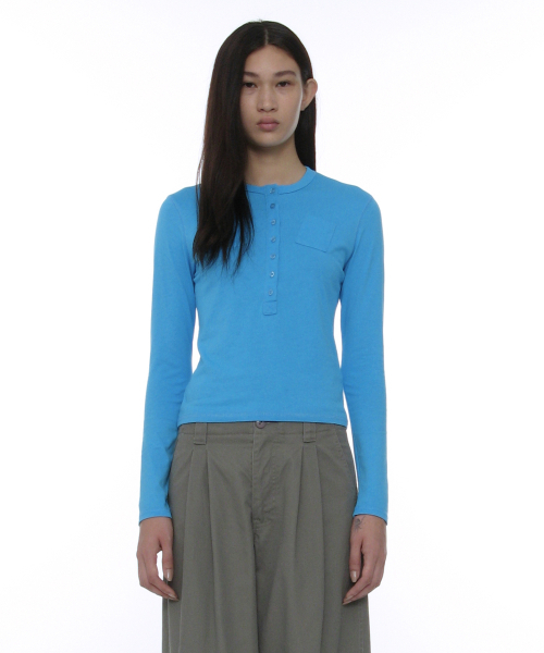 PARTIMENTO WOMEN(パルティメントウィメン)の「PWC ポケットヘンリーネックロングTシャツ_8カラー(Tシャツ/カットソー・レディース・ホワイト/ブルー/ダークブルー・SMALL/MEDIUM)」の5枚目の写真