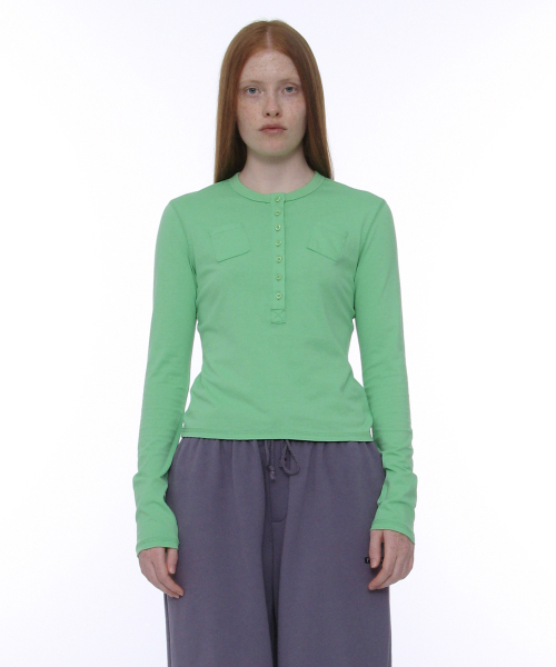 PARTIMENTO WOMEN(パルティメントウィメン)の「PWC ポケットヘンリーネックロングTシャツ_8カラー(Tシャツ/カットソー・レディース・ホワイト/ブルー/ダークブルー・SMALL/MEDIUM)」の8枚目の写真