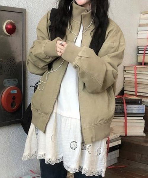 FLINEA（フリネア）の「スタンドカラーリラックスジャケット（スタジャン・レディース・モカ/カーキ・FREE）」の6枚目の写真