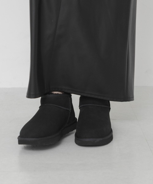 UGG(アグ)の「『WEB限定』UGG CLASSIC ULTRA MINI(ブーツ・レディース・キャメル/ブラック・6/7/8)」の4枚目の写真