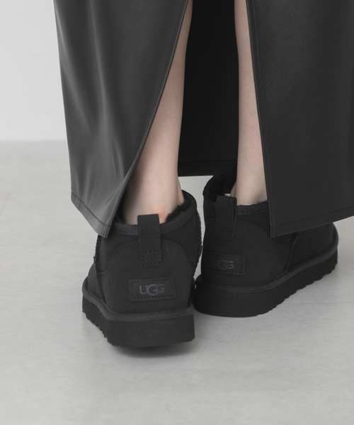 UGG(アグ)の「『WEB限定』UGG CLASSIC ULTRA MINI(ブーツ・レディース・キャメル/ブラック・6/7/8)」の6枚目の写真