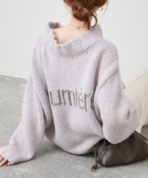 SLOBE IENA(スローブイエナ)の「アルパカ混バックロゴルーズニット(ニット/セーター・レディース・キャメル/パープル/アイボリー・FREE)」の2枚目の写真