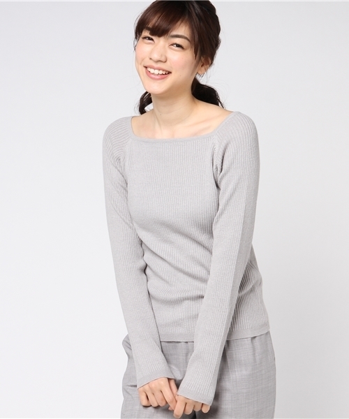 Honeys(ハニーズ)の「スクエアネックプルオーバー(ニット/セーター・レディース・ネイビー/杢グレー/ホワイト×ピンク/オフホワイト/アイボリー/ブラック/レッド/グレー系その他/ホワイト×ブルー・M/L)」の6枚目の写真