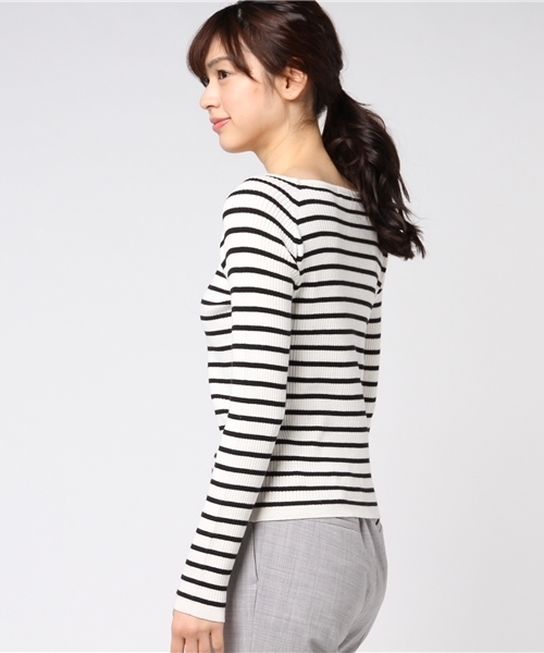 Honeys(ハニーズ)の「スクエアネックプルオーバー(ニット/セーター・レディース・ネイビー/杢グレー/ホワイト×ピンク/オフホワイト/アイボリー/ブラック/レッド/グレー系その他/ホワイト×ブルー・M/L)」の11枚目の写真