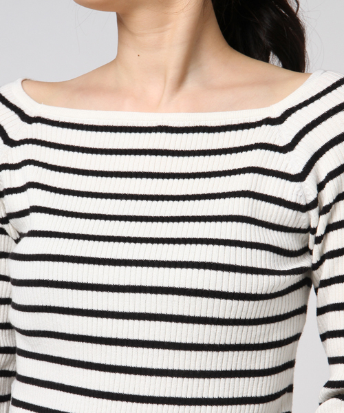 Honeys(ハニーズ)の「スクエアネックプルオーバー(ニット/セーター・レディース・ネイビー/杢グレー/ホワイト×ピンク/オフホワイト/アイボリー/ブラック/レッド/グレー系その他/ホワイト×ブルー・M/L)」の13枚目の写真