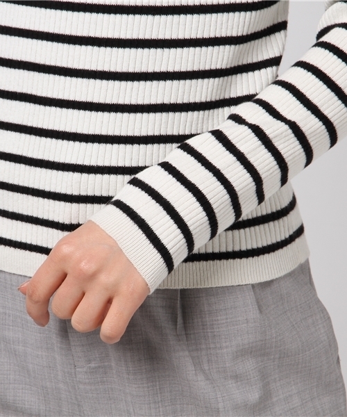 Honeys(ハニーズ)の「スクエアネックプルオーバー(ニット/セーター・レディース・ネイビー/杢グレー/ホワイト×ピンク/オフホワイト/アイボリー/ブラック/レッド/グレー系その他/ホワイト×ブルー・M/L)」の14枚目の写真