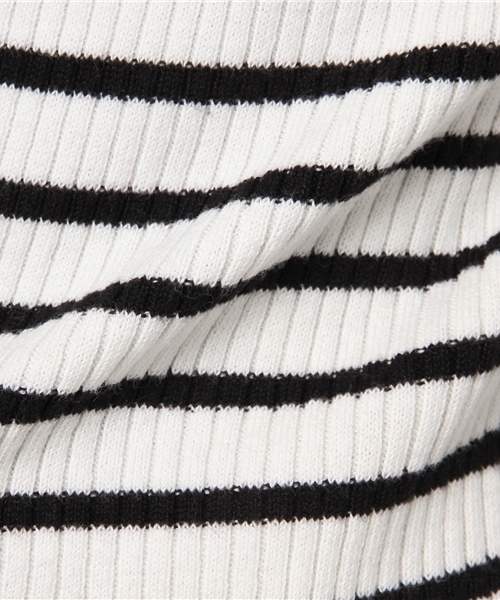 Honeys(ハニーズ)の「スクエアネックプルオーバー(ニット/セーター・レディース・ネイビー/杢グレー/ホワイト×ピンク/オフホワイト/アイボリー/ブラック/レッド/グレー系その他/ホワイト×ブルー・M/L)」の15枚目の写真