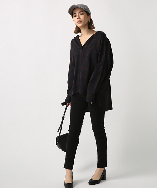 AZUL by moussy（アズールバイマウジー）の「ROYOスキニーパンツ（その他パンツ・レディース・ネイビー/ブラック/ボルドー・LARGE/MEDIUM/SMALL/X-SMALL）」の4枚目の写真