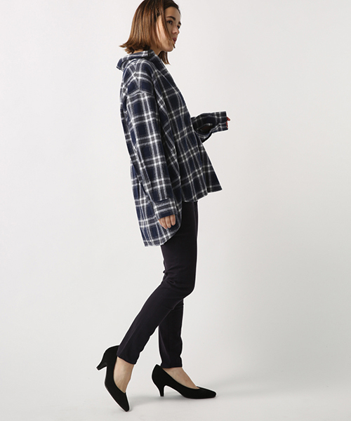 AZUL by moussy（アズールバイマウジー）の「ROYOスキニーパンツ（その他パンツ・レディース・ネイビー/ブラック/ボルドー・LARGE/MEDIUM/SMALL/X-SMALL）」の15枚目の写真