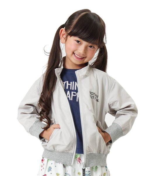 BREEZE（ブリーズ）の「バックプリントブルゾン（ブルゾン・キッズ・ライトグレー/ブラック/カーキ・90/80/100/110/120/130/140）」の2枚目の写真