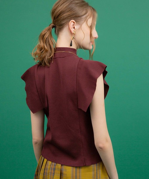 UNITED TOKYO(ユナイテッドトウキョウ)の「フレアスリーブボトルネックニット(ニット/セーター・レディース・ブラウン/ブラック/ベージュ/レッド/バーガンディー・1)」の9枚目の写真