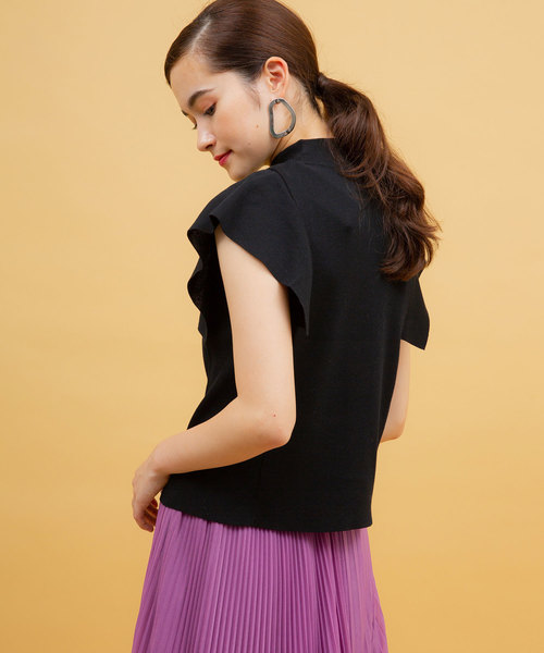 UNITED TOKYO(ユナイテッドトウキョウ)の「フレアスリーブボトルネックニット(ニット/セーター・レディース・ブラウン/ブラック/ベージュ/レッド/バーガンディー・1)」の14枚目の写真