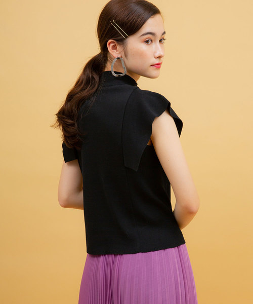 UNITED TOKYO(ユナイテッドトウキョウ)の「フレアスリーブボトルネックニット(ニット/セーター・レディース・ブラウン/ブラック/ベージュ/レッド/バーガンディー・1)」の16枚目の写真