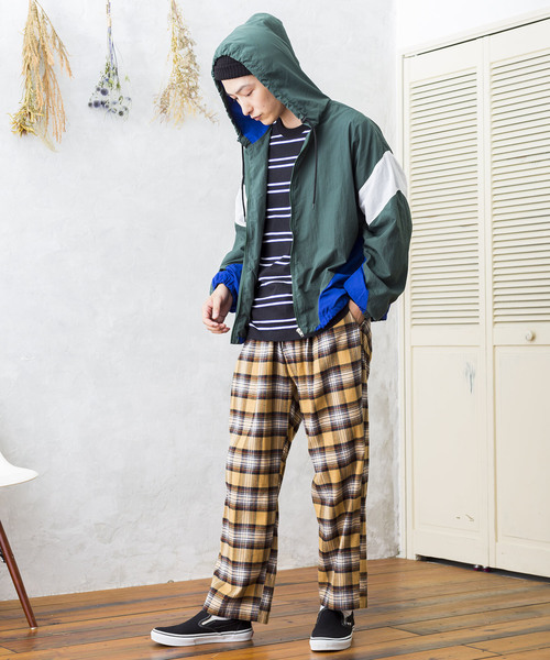 WEGO(ウィゴー)の「WEGO/フーデッドナイロンブルゾン(ナイロンジャケット・メンズ・ネイビー/ダークグリーン/ブラック・MEDIUM/LARGE)」の10枚目の写真