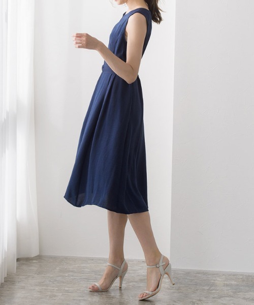 Pierrot(ピエロ)の「ベルト付き キーネックワンピース 袖なし ノースリーブ 膝下ワンピース(ワンピース・レディース・カーキ/ネイビー/キャメル/ブラウン系その他・M/L)」の8枚目の写真