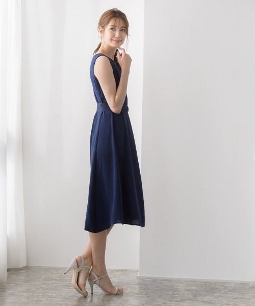 Pierrot(ピエロ)の「ベルト付き キーネックワンピース 袖なし ノースリーブ 膝下ワンピース(ワンピース・レディース・カーキ/ネイビー/キャメル/ブラウン系その他・M/L)」の15枚目の写真