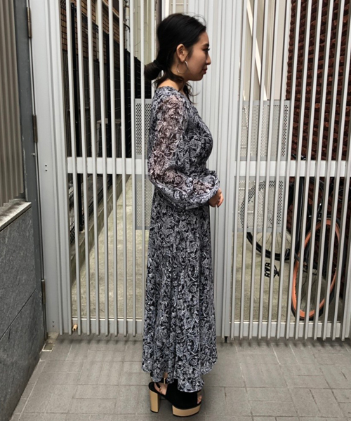 ENVYM（アンビー）の「フラワーペイズリースリットロングＯＰ（ワンピース・レディース・ブラック/ベージュ・FREE）」の8枚目の写真