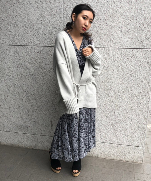 ENVYM（アンビー）の「フラワーペイズリースリットロングＯＰ（ワンピース・レディース・ブラック/ベージュ・FREE）」の3枚目の写真